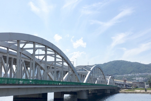 橋梁の塗装やコンクリート補修を行っています。